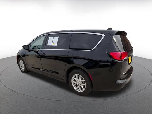 Used 2024 Chrysler Voyager LX FWD image 10