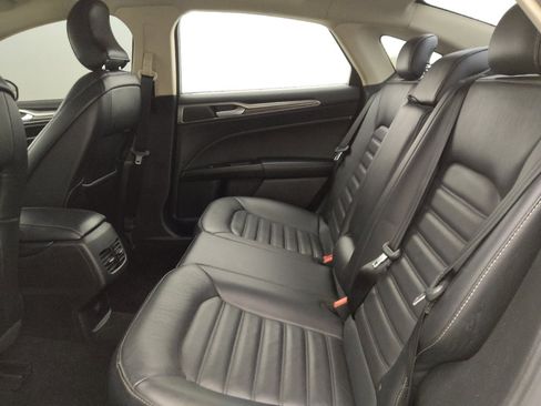Used 2017 Ford Fusion SE w/ Fusion SE Technology Package FWD image 18
