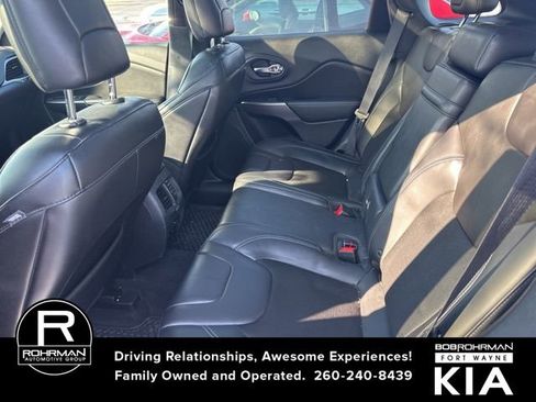 Used 2019 Jeep Cherokee Latitude Plus w/ Comfort/Convenience Group image 9
