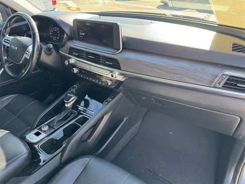 Used 2022 Kia Telluride EX w/ EX Premium Package image 5