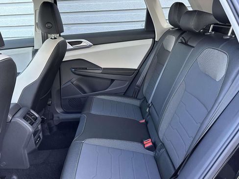 New 2026 Volkswagen Taos SE image 13