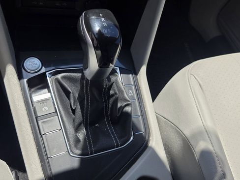 Used 2022 Volkswagen Tiguan SE FWD image 16