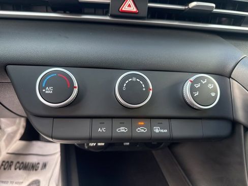 Certified 2025 Hyundai Elantra SE image 35