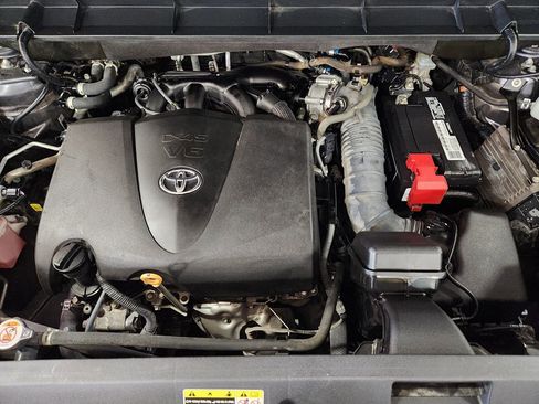 Used 2021 Toyota Highlander XLE image 54