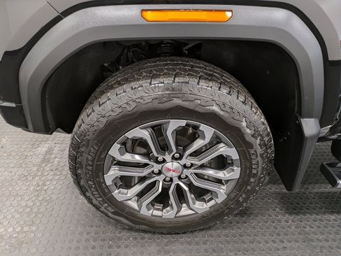 Used 2024 GMC Canyon Denali image 7