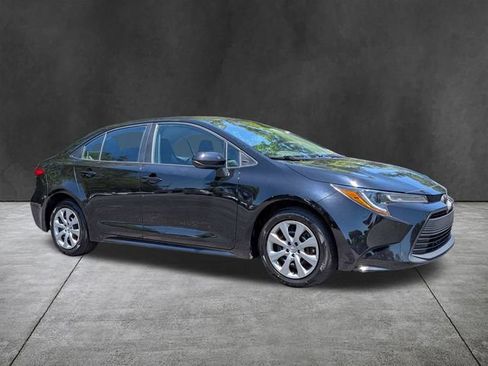 Used 2024 Toyota Corolla LE FWD image 2