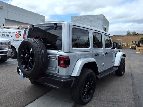 Used 2023 Jeep Wrangler Unlimited Sahara w/ Cold Weather Group AWD/4WD image 5