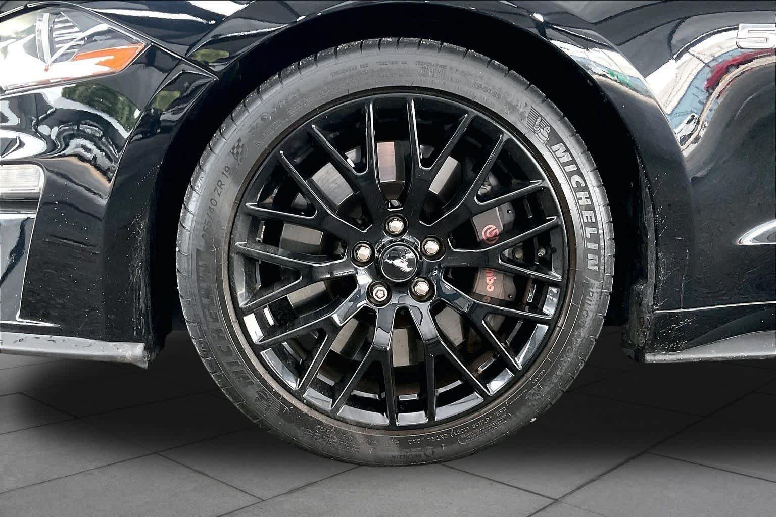 Used 2020 Ford Mustang GT Premium w/ GT Performance Package RWD image 11