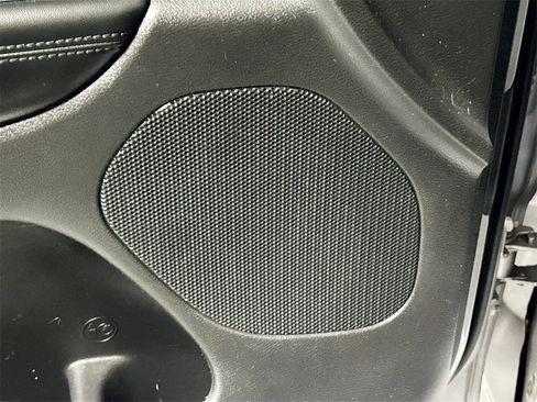 Used 2019 Jeep Grand Cherokee Altitude image 17