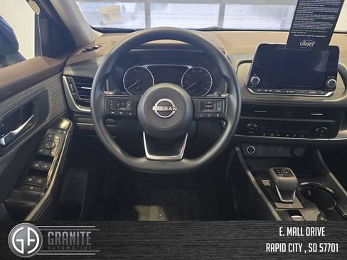 Used 2023 Nissan Rogue SV AWD/4WD image 13