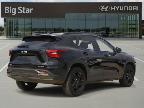 Used 2025 Chevrolet Trax ACTIV w/ Sunroof Package image 4