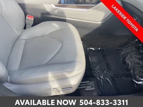 Used 2023 Toyota Highlander Limited FWD image 16