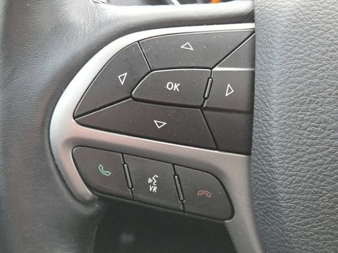 Used 2019 Jeep Grand Cherokee Altitude image 11