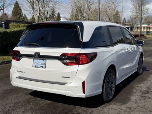 New 2026 Honda Odyssey Touring image 8