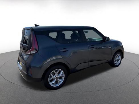 Used 2025 Kia Soul LX w/ LX Technology Package FWD image 15