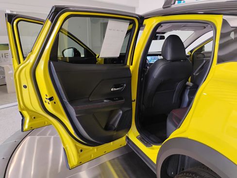 Used 2025 Nissan Kicks SR w/ Illumination Package image 28