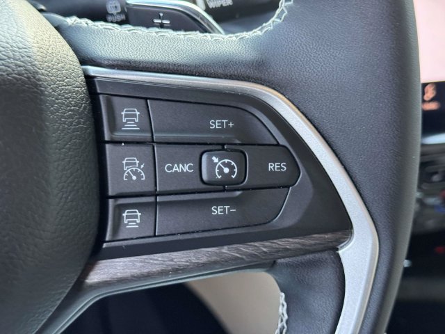 Used 2024 Jeep Grand Cherokee Limited AWD/4WD image 20