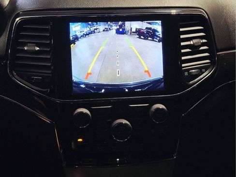 Used 2019 Jeep Grand Cherokee Overland AWD/4WD image 23