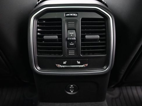 Certified 2026 Porsche Macan image 8