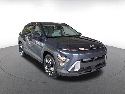 Used 2025 Hyundai Kona SEL FWD image 2