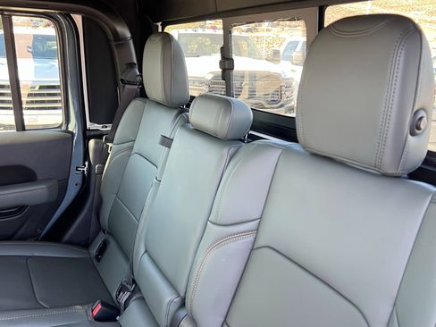 New 2026 Jeep Gladiator Mojave image 19