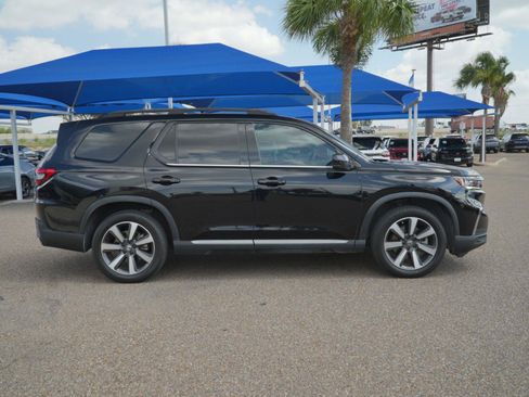 Used 2025 Honda Pilot Touring image 4