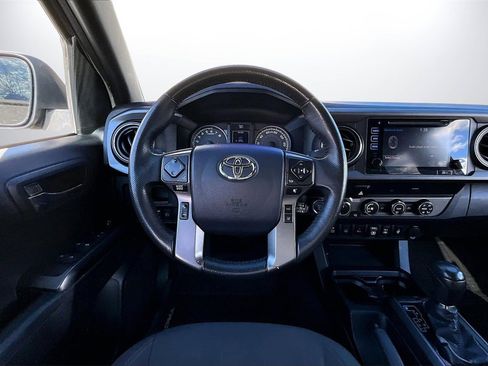Used 2019 Toyota Tacoma TRD Off-Road w/ Technology Package image 10