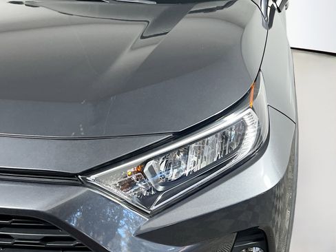 Used 2021 Toyota RAV4 XLE image 12