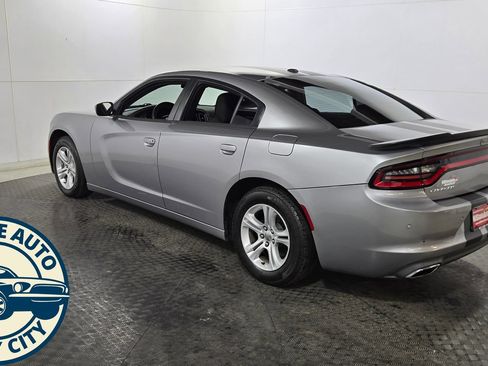 Used 2018 Dodge Charger SXT RWD image 3