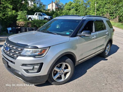 Used 2017 Ford Explorer XLT w/ Equipment Group 202A AWD/4WD image 1