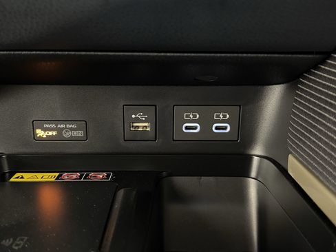 New 2026 Toyota Camry SE w/ Convenience Package FWD image 3