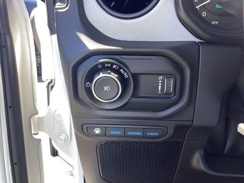 Used 2024 Jeep Wrangler Unlimited image 14