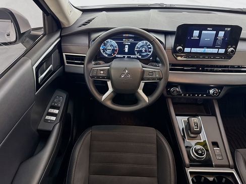 Used 2024 Mitsubishi Outlander SE image 23