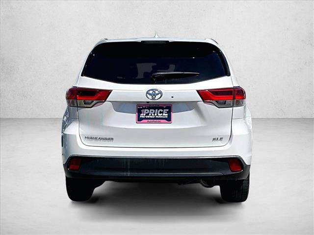 Used 2019 Toyota Highlander XLE FWD image 4