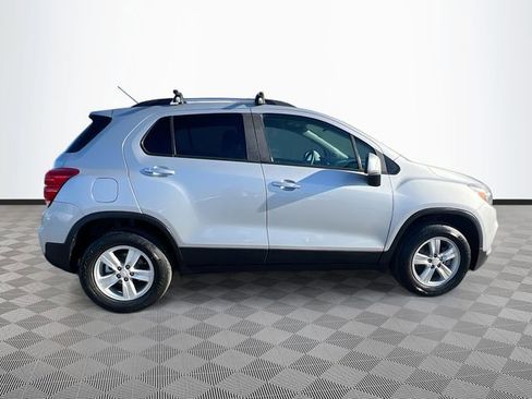 Used 2022 Chevrolet Trax LT w/ Driver Confidence Package image 8
