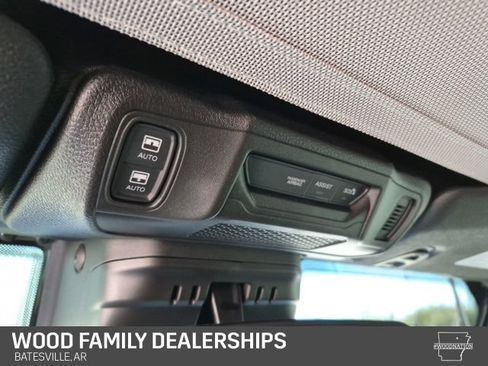 Used 2025 Jeep Wrangler Sahara image 19