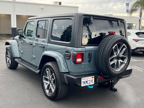 Used 2024 Jeep Wrangler Unlimited w/ Technology Group image 9