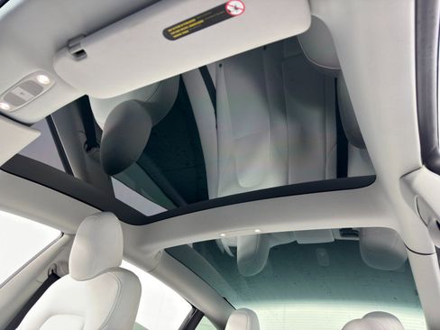 Used 2022 Tesla Model 3 Long Range image 12