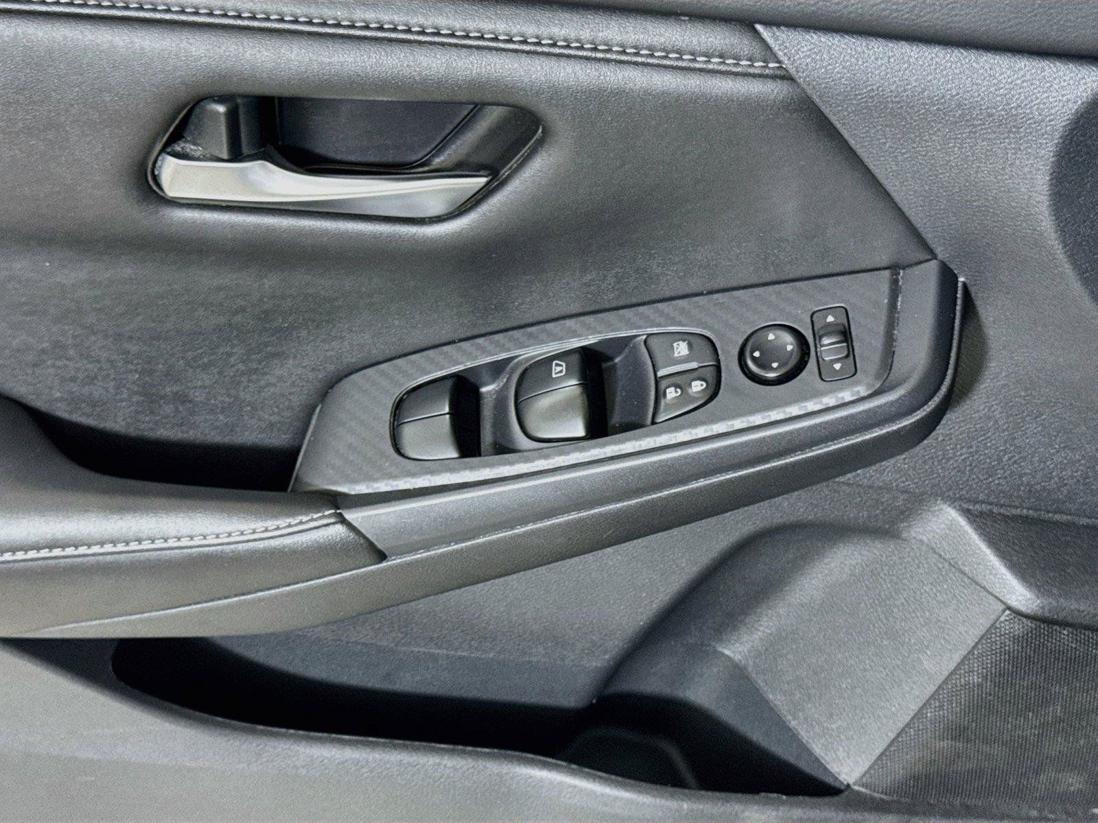 Used 2025 Nissan Sentra SV FWD image 15