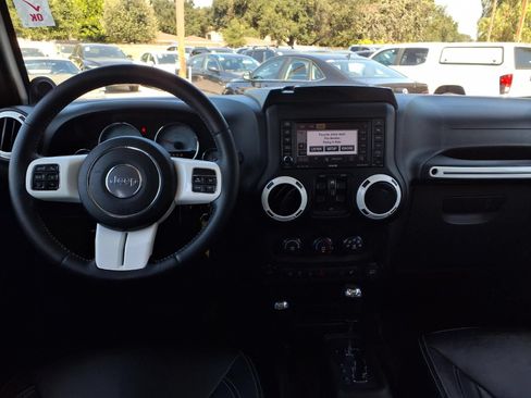 Used 2014 Jeep Wrangler Unlimited Sahara AWD/4WD image 20
