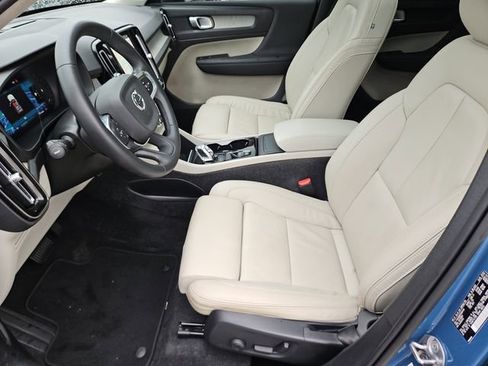 Used 2023 Volvo XC40 B4 Plus w/ Driver Assist Package FWD image 11