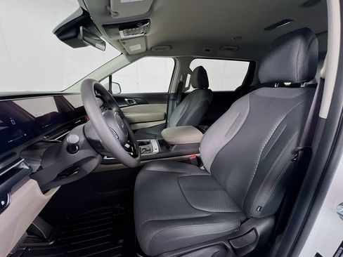 New 2026 Kia Carnival LX FWD image 21