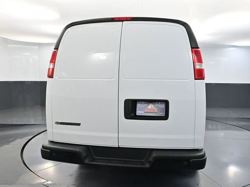 Used 2022 Chevrolet Express 2500 w/ Driver Convenience Package image 6