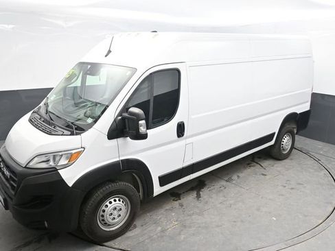 Used 2025 RAM ProMaster 2500 w/ Convenience Group image 25