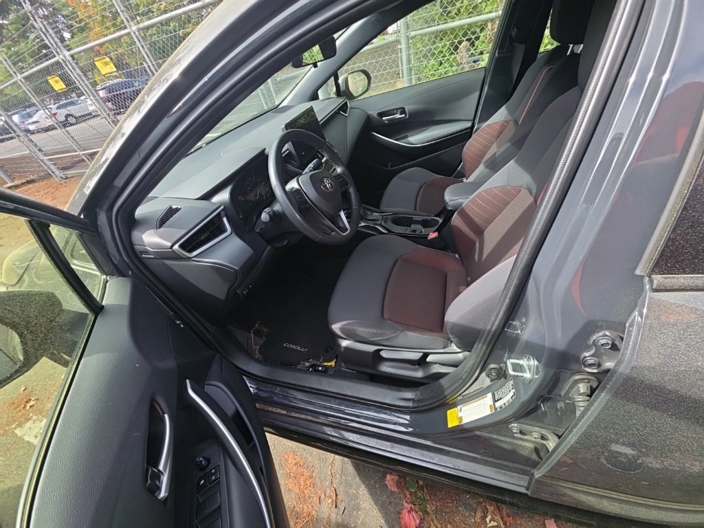 Certified 2023 Toyota Corolla SE w/ Carpet Mat Package (TMS) FWD image 3