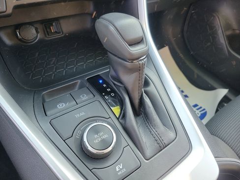 Certified 2021 Toyota RAV4 LE image 13