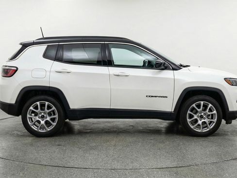 Used 2025 Jeep Compass Limited AWD/4WD image 11