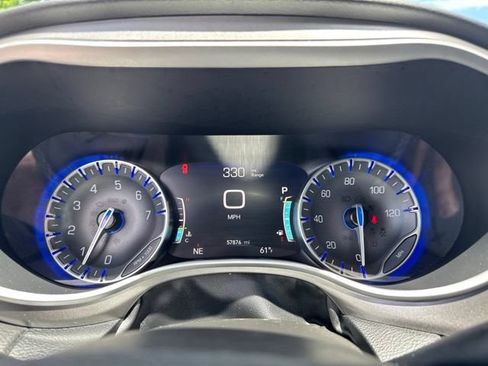 Used 2024 Chrysler Pacifica Touring-L FWD image 20
