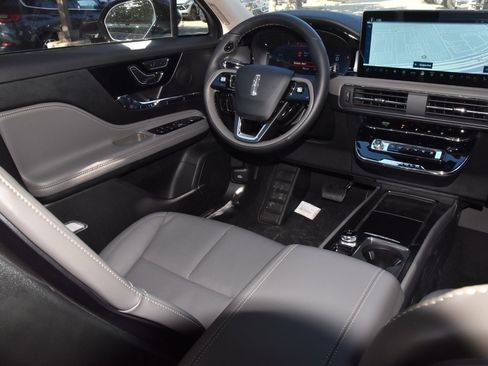 New 2026 Lincoln Corsair Premiere image 15