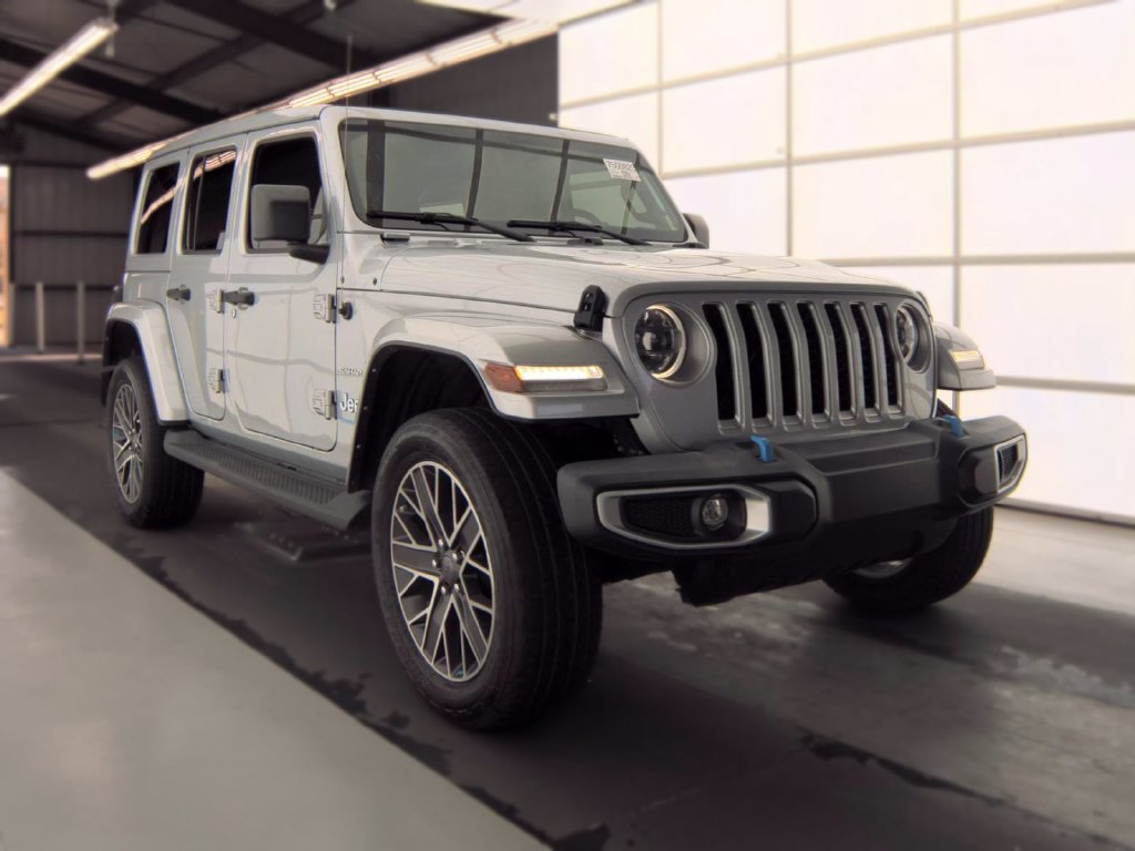 Used 2023 Jeep Wrangler Unlimited Sahara w/ Cold Weather Group AWD/4WD image 3